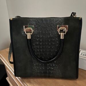 Elegant Green Crocodile-Embossed Handbag